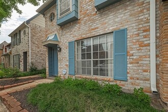 11002 Hammerly Blvd, Unit 84 in Houston, TX - Foto de edificio - Building Photo