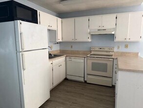 2100 Continental Ave in Tallahassee, FL - Building Photo - Building Photo