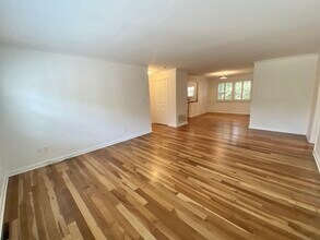 155 Heritage Hill Rd in New Canaan, CT - Building Photo - Building Photo