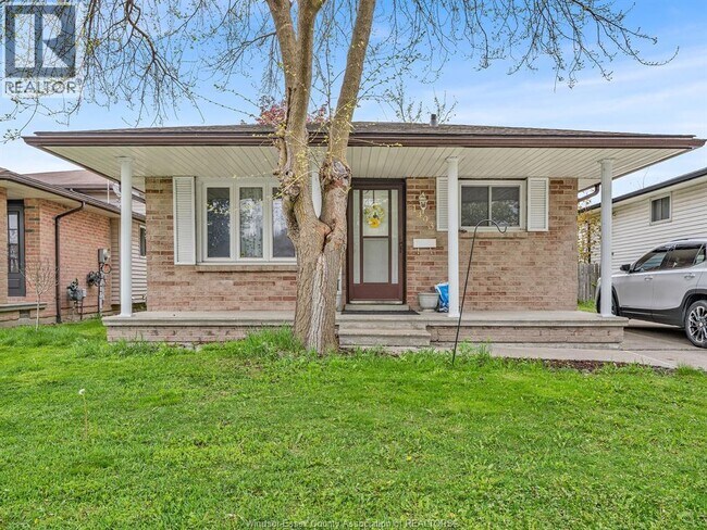 1493 Azalia Crescent in Windsor, ON - Building Photo - Building Photo