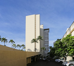 Colony Surf Building in Honolulu, HI - Building Photo - Building Photo