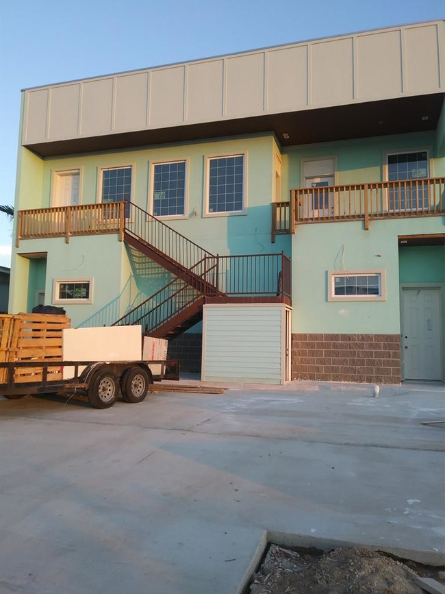 111 W Marisol Dr in South Padre Island, TX - Building Photo - Building Photo