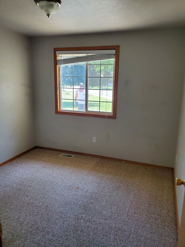 property at 6683 N Prescott Ave