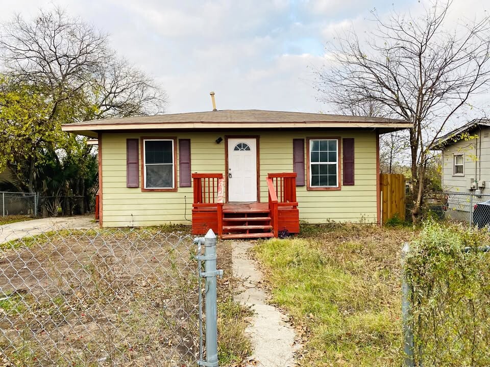 1731 Gorman in San Antonio, TX - Building Photo