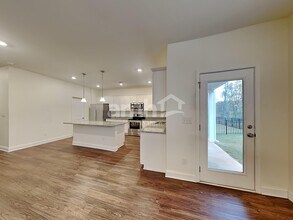 109 Fairway Dr in Cumming, GA - Foto de edificio - Building Photo