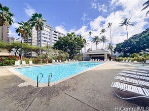 300 Wai Nani Way, Unit 1005 in Honolulu, HI - Foto de edificio - Building Photo
