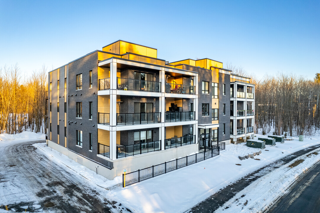 165 De Chambéry Boul in Blainville, QC - Building Photo