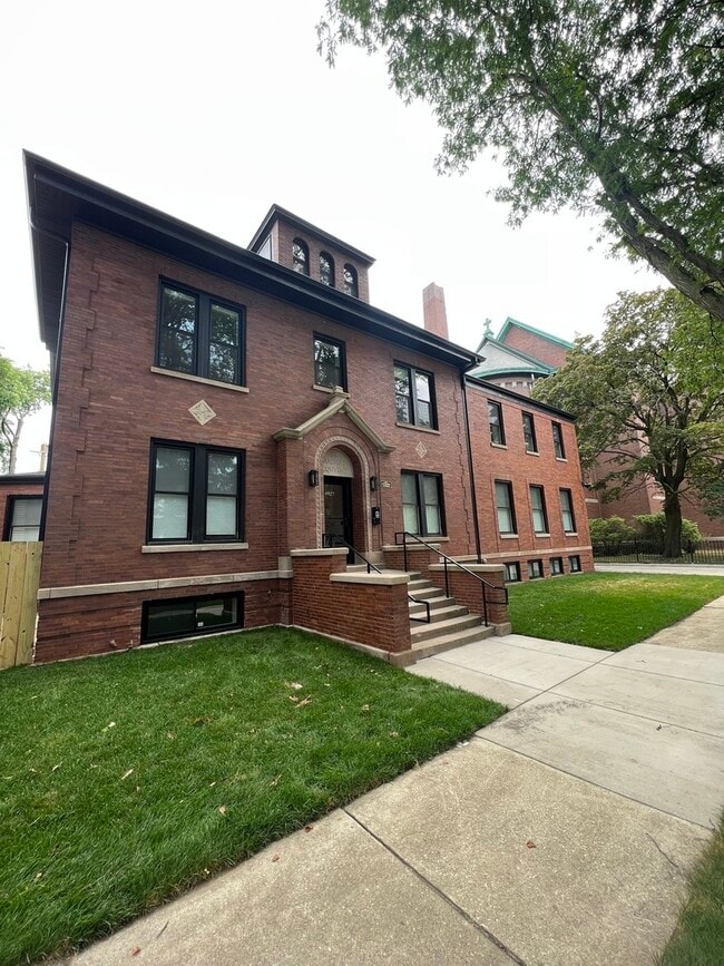 property at 4927 N Claremont Ave