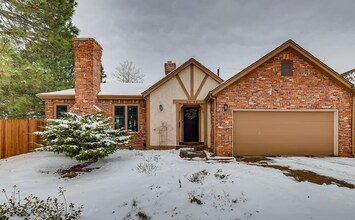 4695 S Akron St in Englewood, CO - Foto de edificio - Building Photo