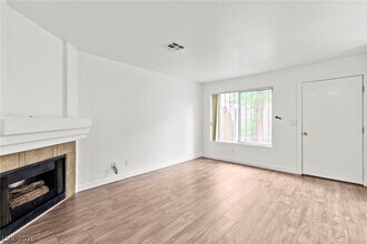 2212 Silver Pine Dr in Las Vegas, NV - Building Photo - Building Photo