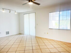 6482 Emerald Dunes Dr in Royal Palm Beach, FL - Building Photo - Building Photo