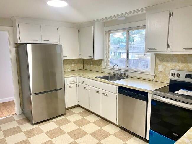 640 Lagrange St in Boston, MA - Building Photo - Building Photo