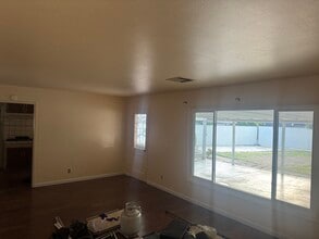 1431 Hoag Ave in Sanger, CA - Building Photo - Building Photo
