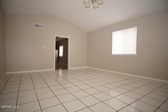422 Val Verde St in El Paso, TX - Building Photo - Building Photo