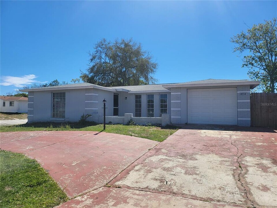 7834 Birchwood Dr in Port Richey, FL - Building Photo