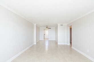 3535 E NASA Pkwy, Unit 105 in Seabrook, TX - Building Photo - Building Photo