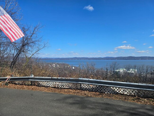 3 Mountain Ct in Haverstraw, NY - Building Photo - Building Photo