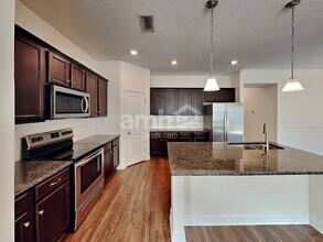 511 Pine Terrace Dr in Ruskin, FL - Foto de edificio - Building Photo