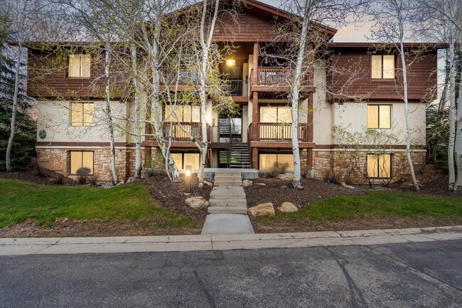 1600 Pinebrook Blvd in Park City, UT - Building Photo - Building Photo