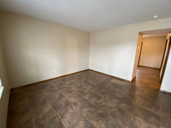 2210 E Mac's Ct in Springfield, MO - Building Photo - Building Photo