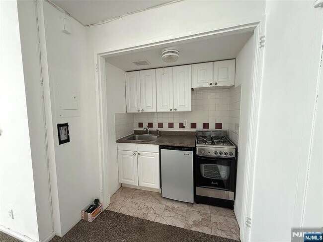 3060 Edwin Ave in Fort Lee, NJ - Building Photo - Building Photo
