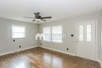 4821 Woodway Pl in Charlotte, NC - Foto de edificio - Building Photo