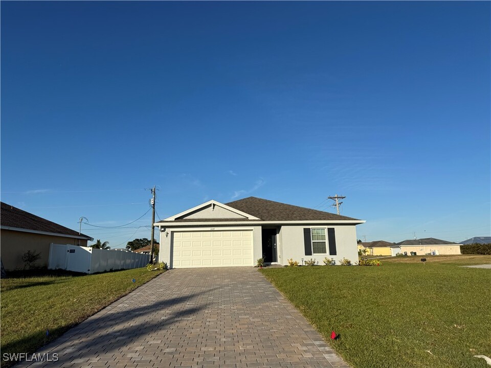 1164 NW 1st Pl in Cape Coral, FL - Building Photo