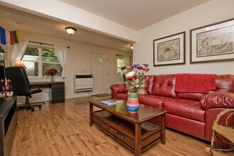 5740 MacCall St, Unit B in Oakland, CA - Building Photo - Building Photo