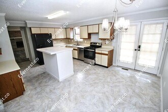 1370 Timothy Ridge Dr in St. Charles, MO - Building Photo - Building Photo