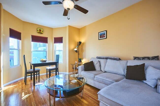 11 Boston St, Unit 2 in Boston, MA - Building Photo - Building Photo