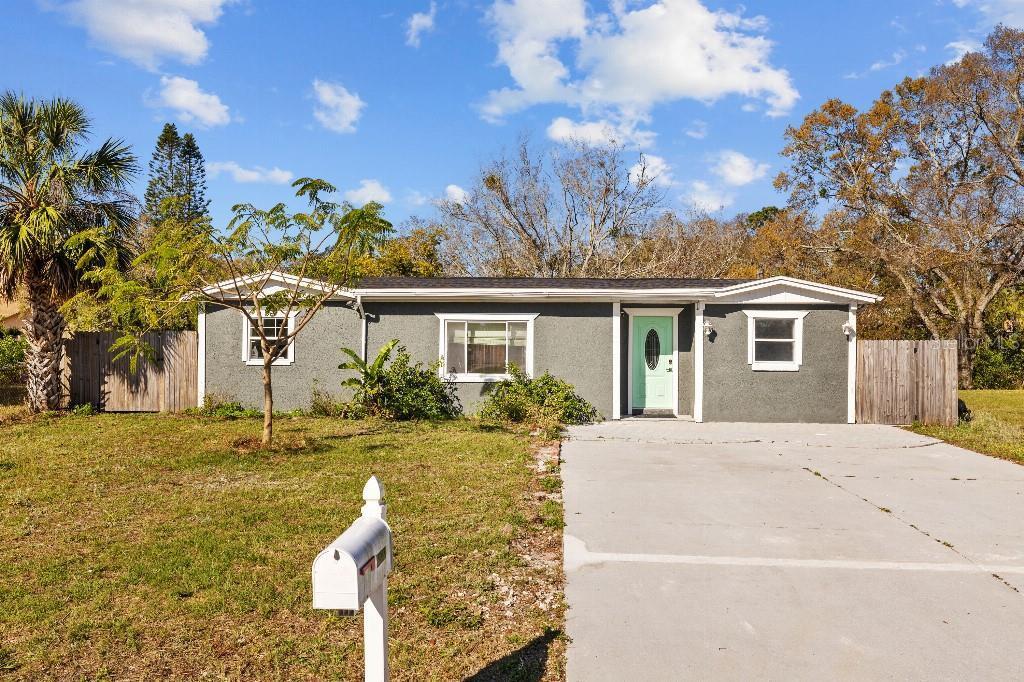 6935 Dimarco Rd in Tampa, FL - Building Photo
