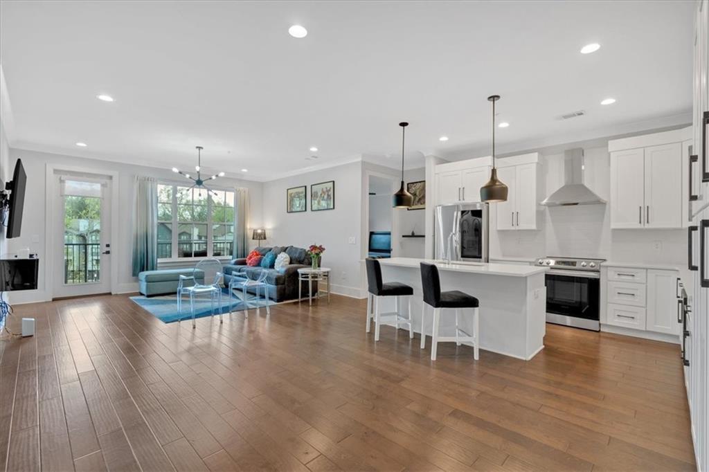 6890 Peachtree Dunwoody Rd in Atlanta, GA - Building Photo