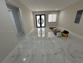 4285 SW 7th St in Coral Gables, FL - Building Photo - Building Photo
