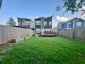 530 Paragon Mills Rd in Nashville, TN - Building Photo - Building Photo