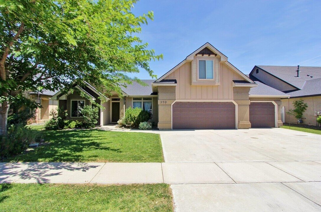 370 S Schober Lp in Nampa, ID - Building Photo