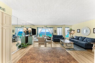 8743 Thomas Dr in Panama City Beach, FL - Building Photo - Building Photo