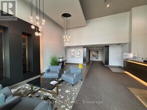 1055 Southdown Rd in Mississauga, ON - Building Photo - Building Photo