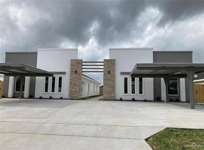 property at 1411 S Flag St