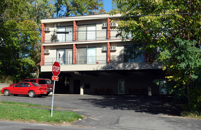 200 Highland St in Syracuse, NY - Foto de edificio - Building Photo