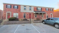 1237 Clarkson Ct in Ellisville, MO - Foto de edificio - Building Photo