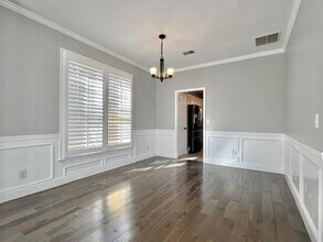 2760 Stewart Ct in Atlanta, GA - Building Photo - Building Photo