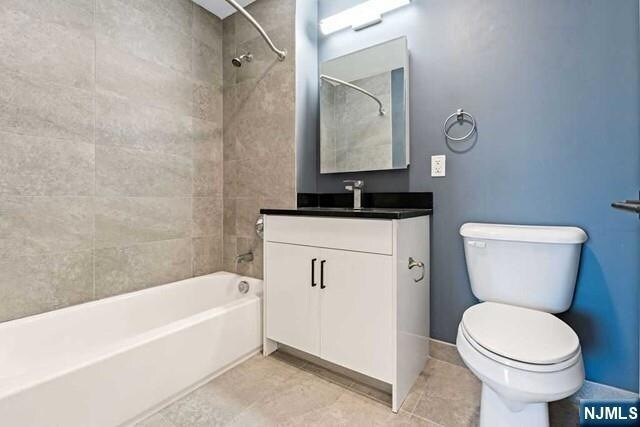 520 Cliff St, Unit 403 in Fairview, NJ - Building Photo