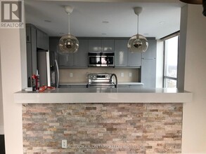 2-802 Fieldway Rd in Toronto, ON - Building Photo - Building Photo