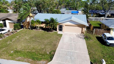 2139 Upton Ave in Sarasota, FL - Building Photo - Building Photo