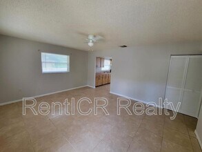 1042 Oak St in Dunedin, FL - Building Photo - Building Photo