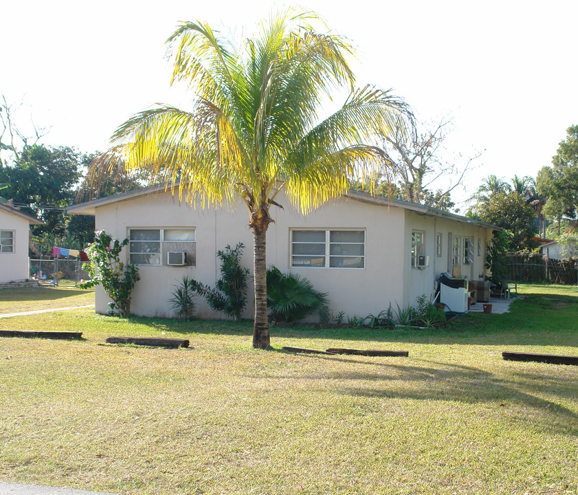 800-840 NW 12th St in Homestead, FL - Foto de edificio