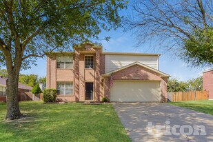 1819 Citadel Dr in Glenn Heights, TX - Building Photo