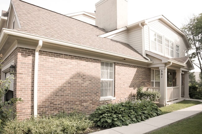 501 Saddlebrook Ln in Vernon Hills, IL - Building Photo - Building Photo