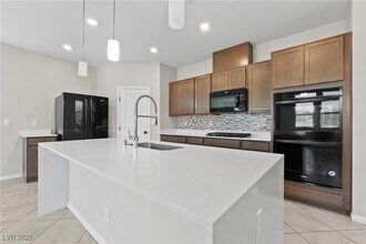 8338 Carmentis Ave in Las Vegas, NV - Building Photo - Building Photo