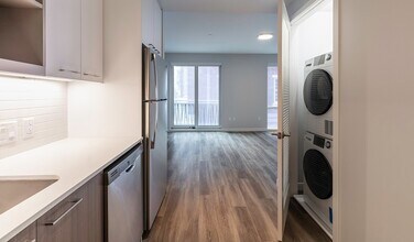 50 Rogers St, Unit 512 in Cambridge, MA - Building Photo - Building Photo